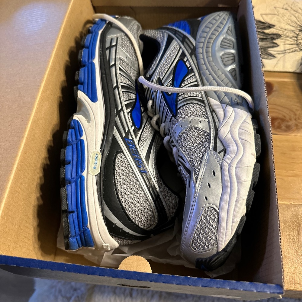 Men’s Brooks running shoes 9.5. New in box